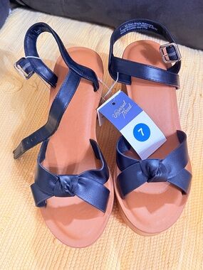 Universal Thread Black Knot Strap Sandals with Tan Footbed